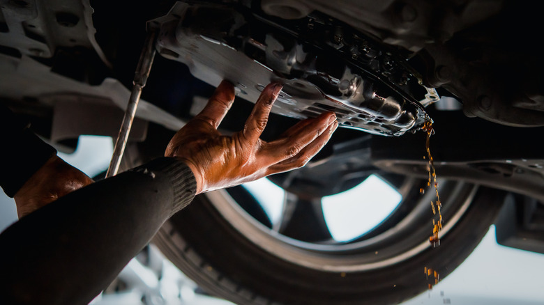 Engine oil vs. transmission fluid: What's the difference?