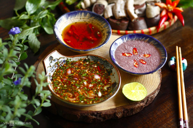 Người Việt thường dùng nước chấm trong bữa ăn. Ảnh: Bùi Thủy