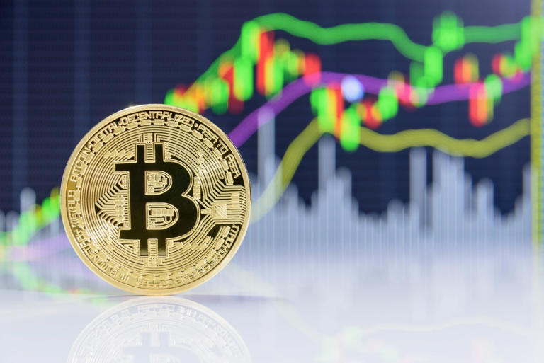 Bitcoin surges 36% since August 18 while gold and stocks remain ...