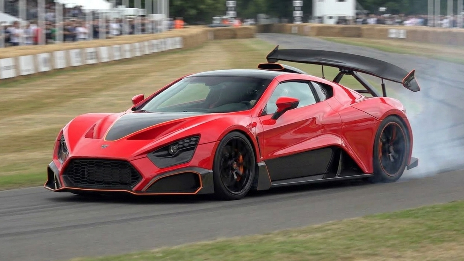 Zenvo TSR-S moves its rear wing under hard driving