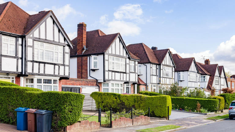 Can you put plug-in solar panels in your front garden?