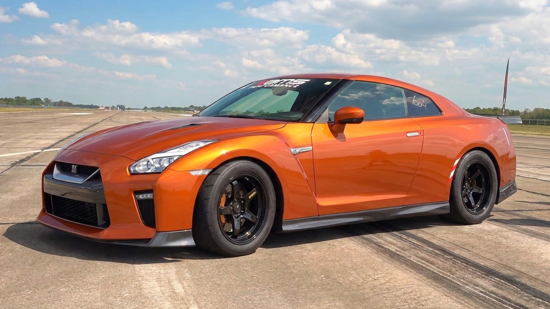 Nissan GT-R R35 da 2000 CV nella half mile