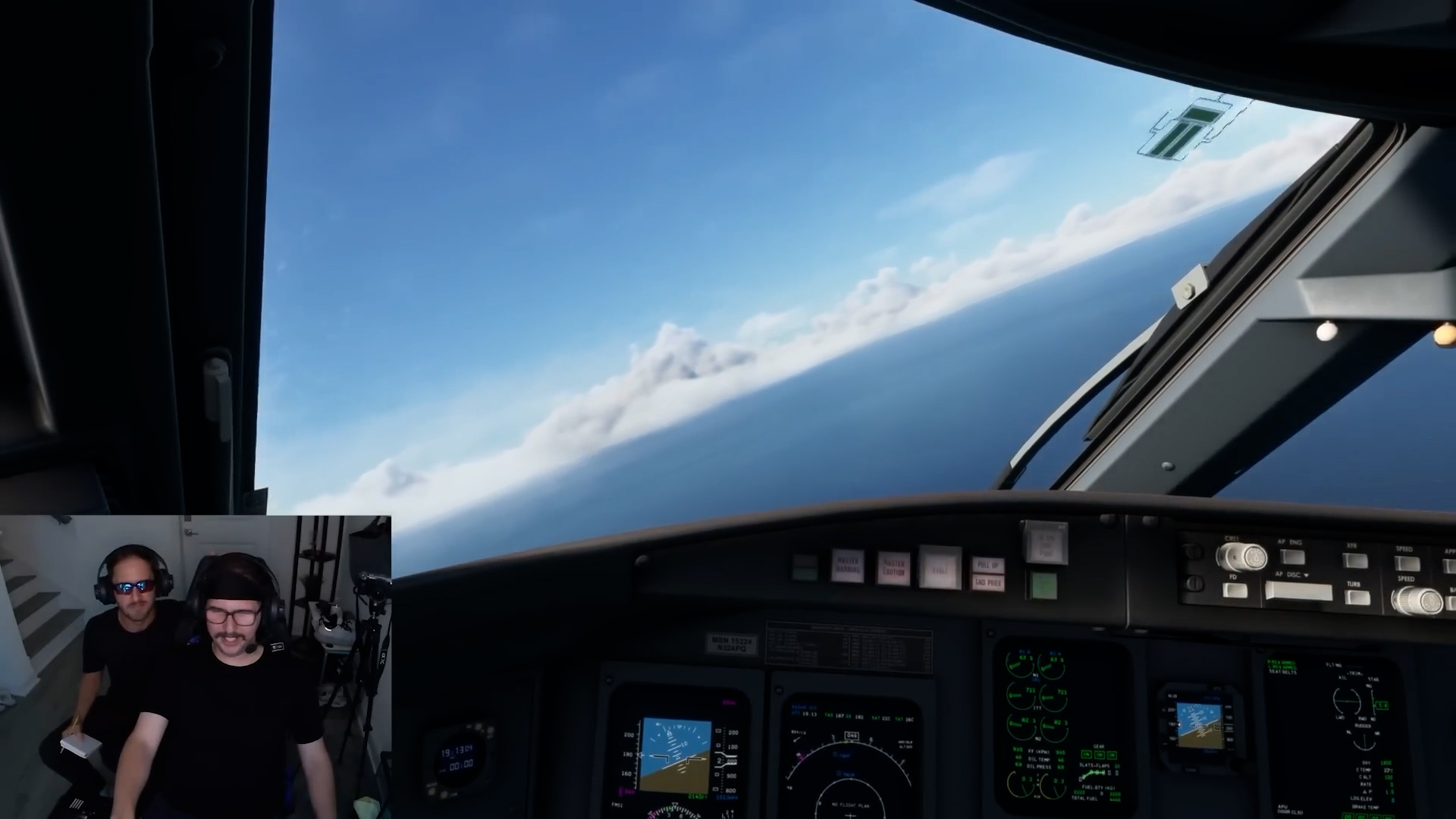 Real airline pilot vs. Microsoft Flight Simulator (ultra difficulty ...