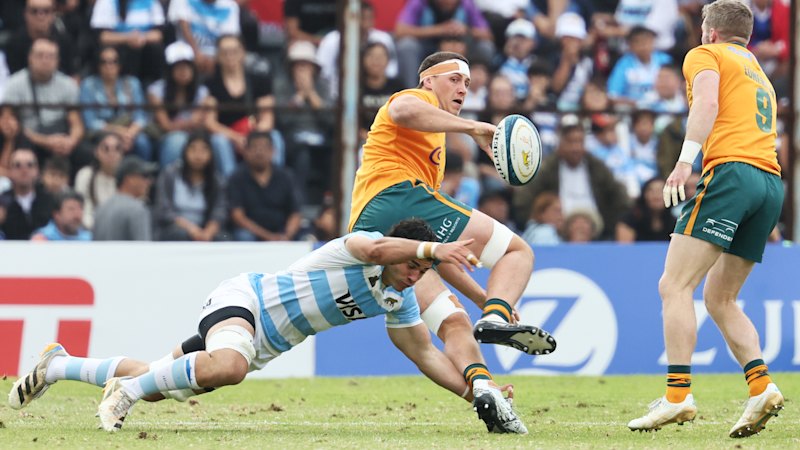 Wallabies coach forced into late change as injury rocks squad