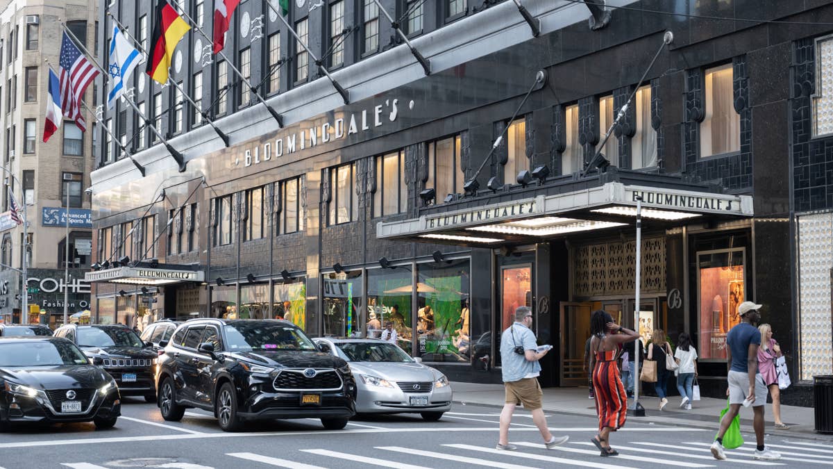 Bloomingdale's tries creative way to lure shoppers back