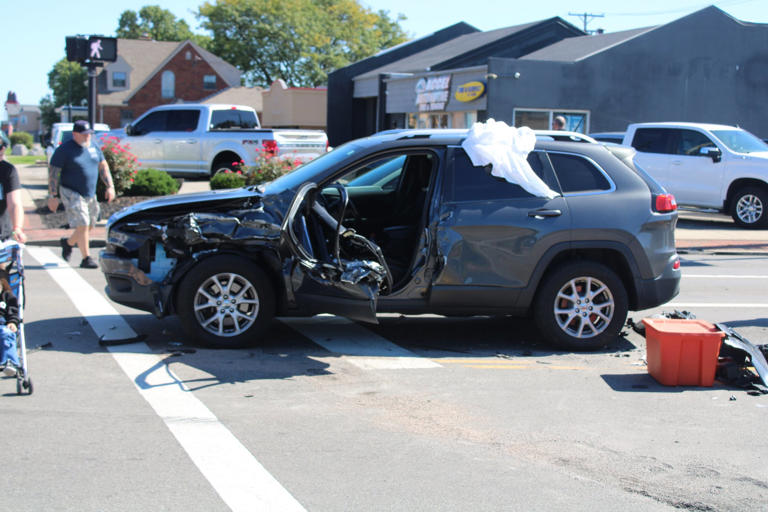 2 injured after vehicle runs red light at busy Vandalia intersection ...
