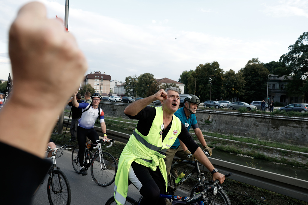 Thousands welcome cycling students in Kragujevac ahead of Serbia’s Oct ...