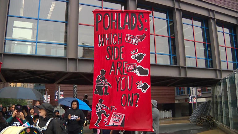 Protesters rally outside Target Field to push Pohlad family to stand up ...
