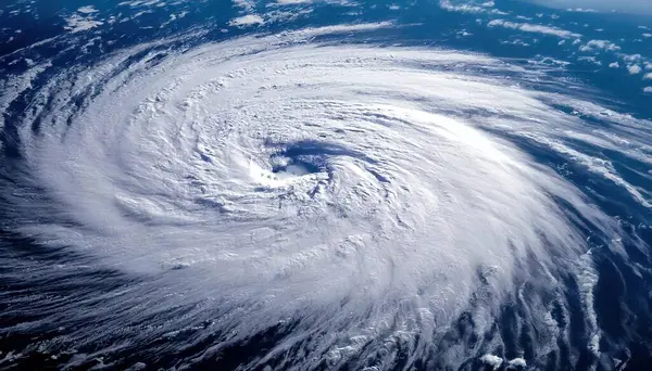 Category 2 hurricane Nolo closes in on Hawaii — 