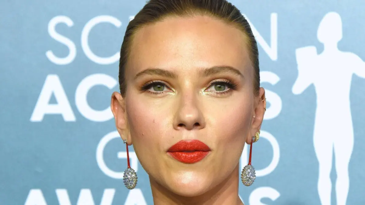 Scarlett Johansson (41) stuns at New York Film Festival