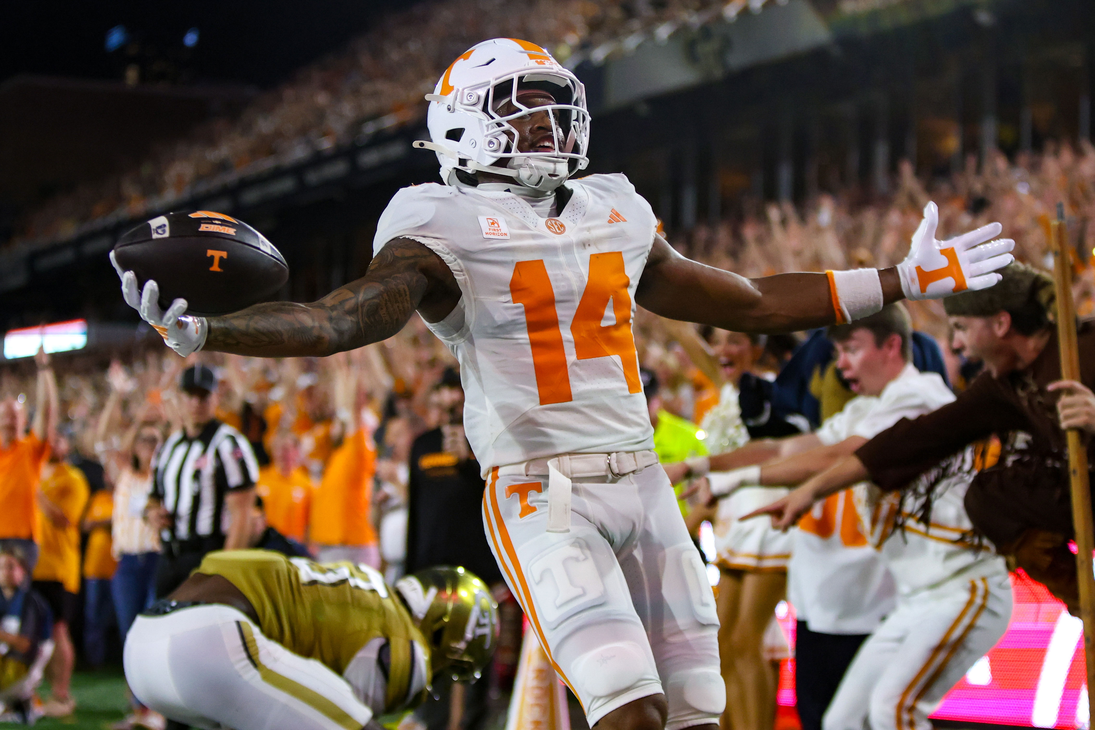 How to watch Texas vs Tennessee: Live stream college football, NCAA, TV ...