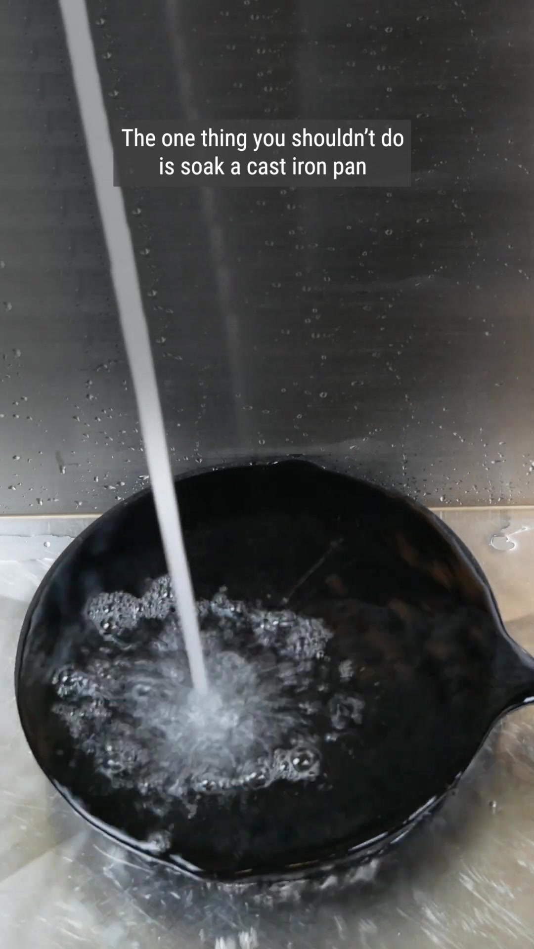 Why you should never soak your cast iron pan: The science explained!