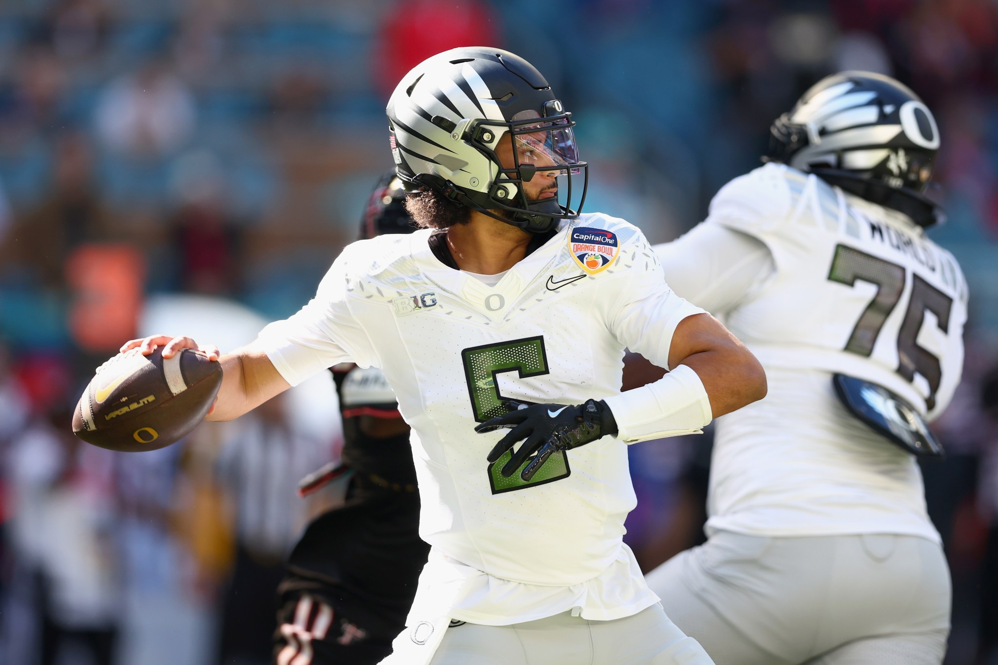 Oregon dealt scary injury blow after star QB Dante Moore taken to hospital