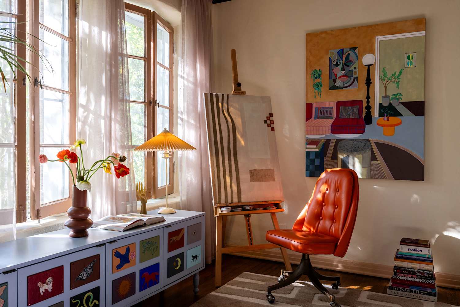 This unusual seating arrangement created two separate rooms in one