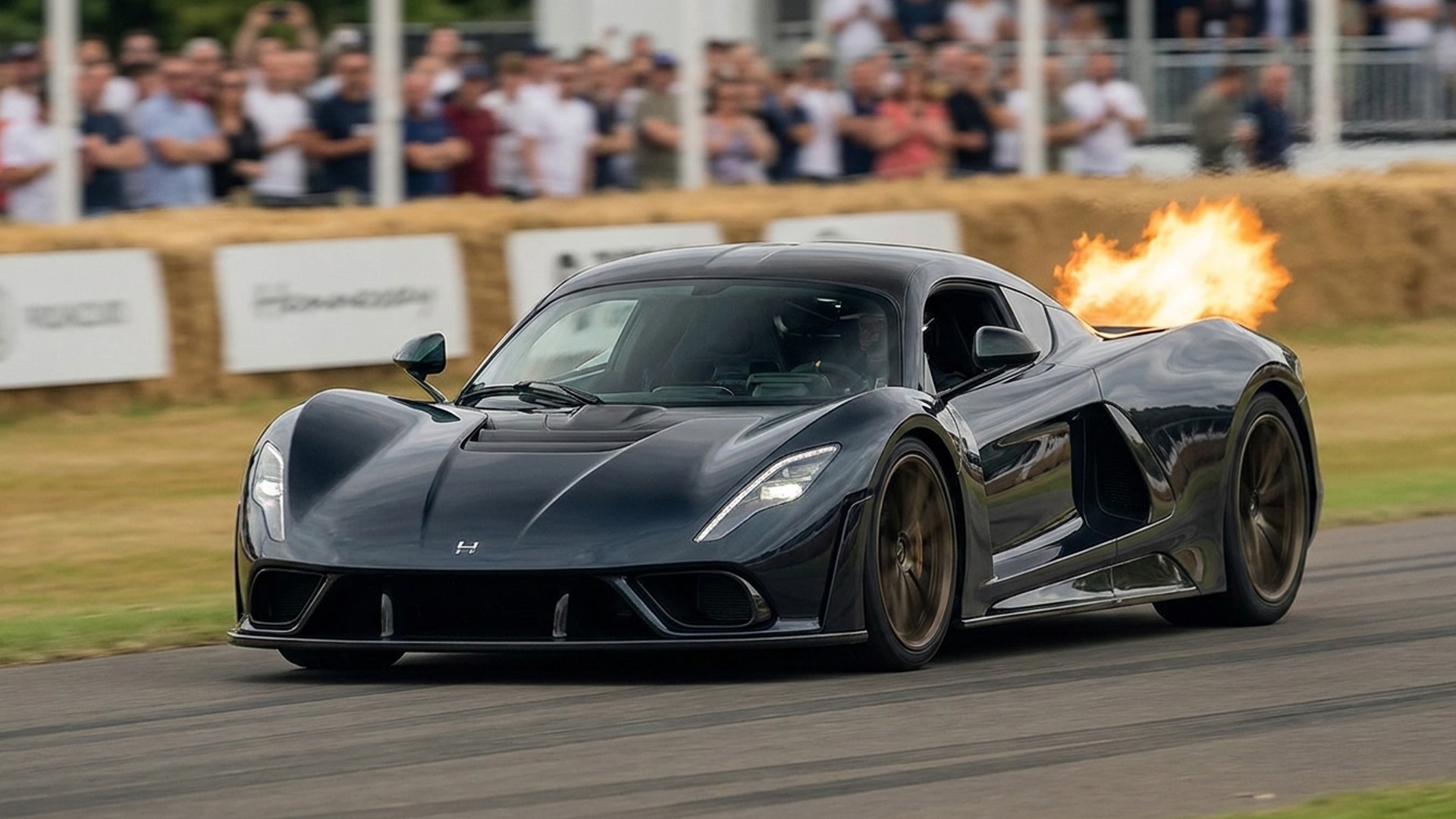 Hennessey Venom F5 shoots flames under hard acceleration