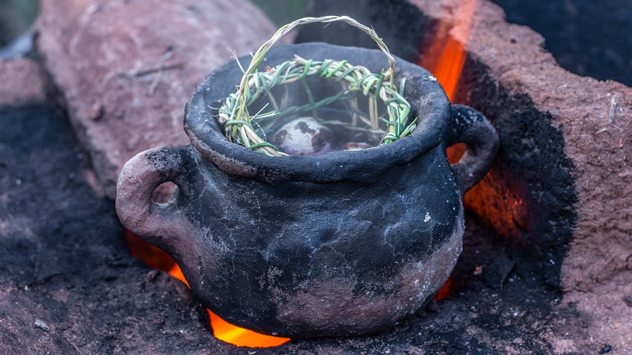 Primitive kitchen: Survival basket to boil eggs