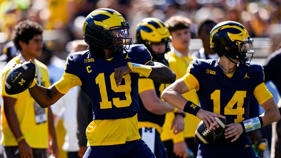 3 halftime takeaways as Michigan football leads Iowa 10-7