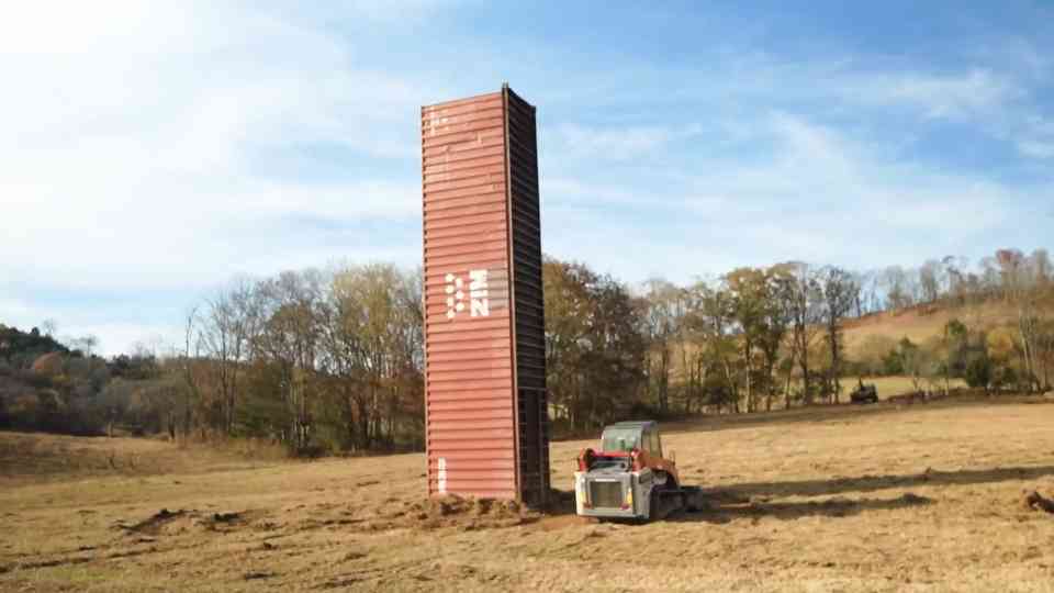 They sent a tank at a 40-foot shipping container - then it became a can ...