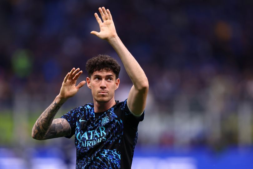 Alessandro Bastoni of Fc Internazionale during warm up before the Serie A match between FC Internazionale and Parma Calcio 1913 at Giuseppe Meazza on May 3, 2026 in Milan, Italy