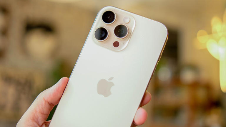 Are your eyes strained? Use this hidden iOS feature to make your iPhone ...