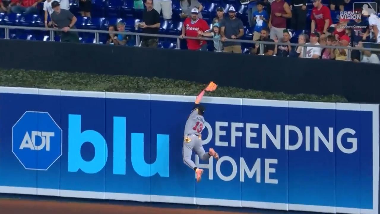 Moment: Acuna Jr. makes insane HR robbery