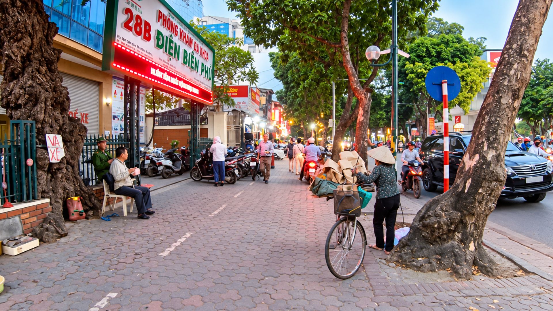 Kehidupan jalanan di Kota Tua Hanoi saat senja (4K)