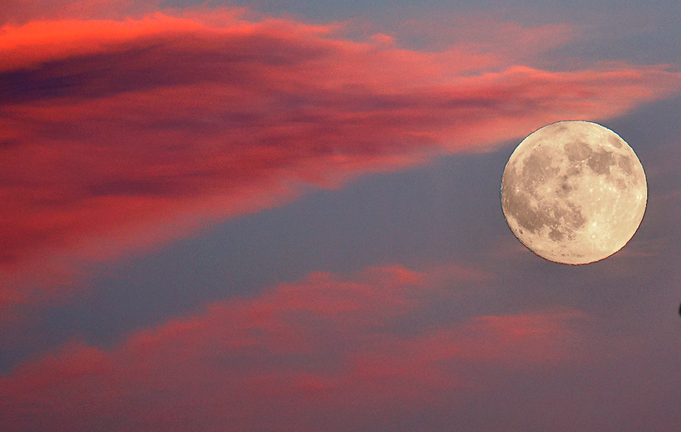 Photo | Harvest moon illuminates Santa Cruz