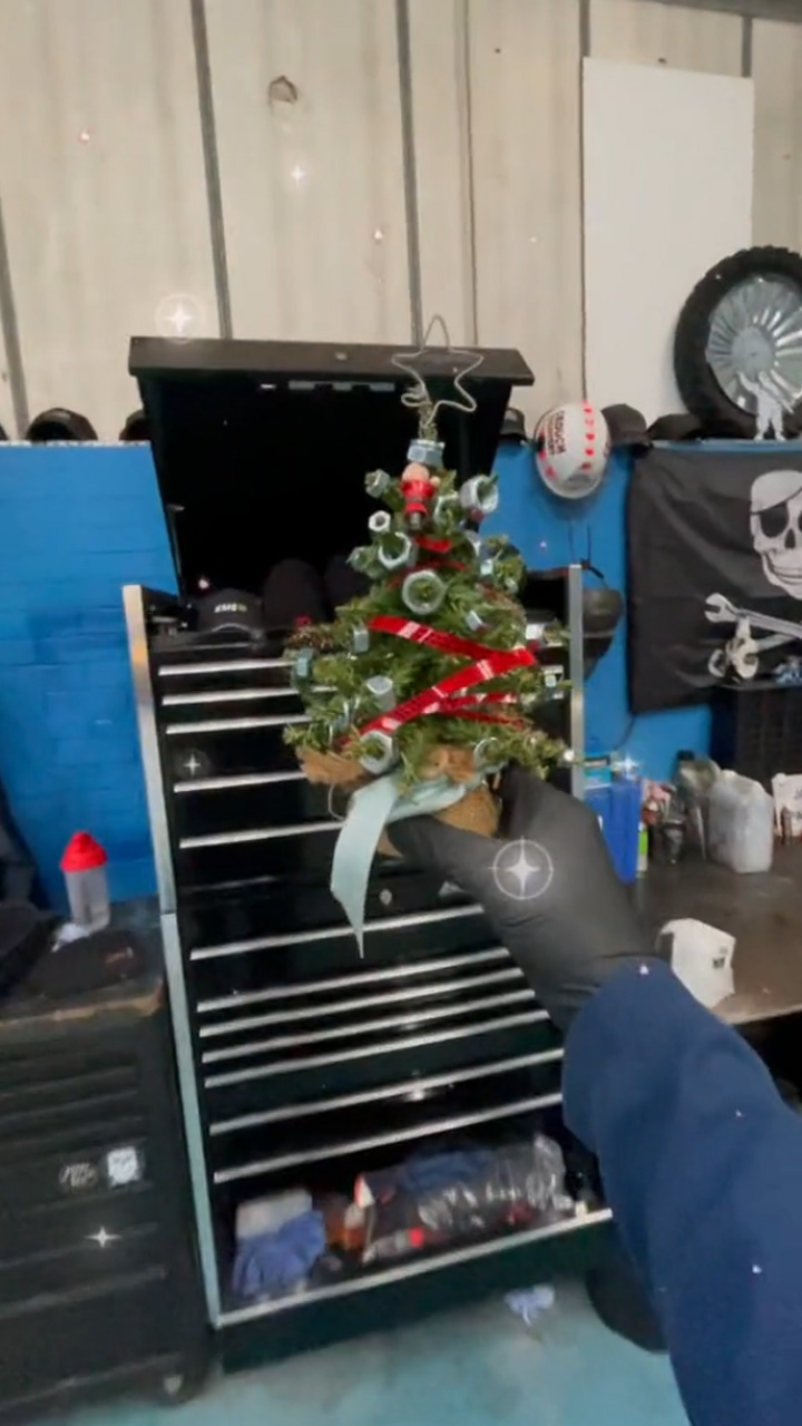 DIY Christmas tree ideas made with mechanic tools and hardware
