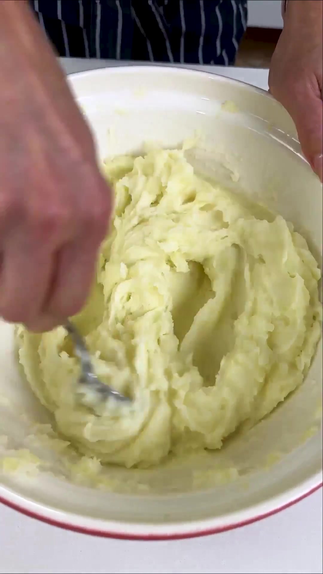 Ñoquis al horno fáciles: receta exprés con puré de papa y salsa boloñesa
