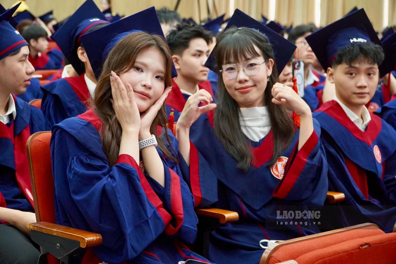 3.425 sinh viên Đại học Bách khoa Hà Nội tốt nghiệp, 3 em đạt điểm tuyệt đối