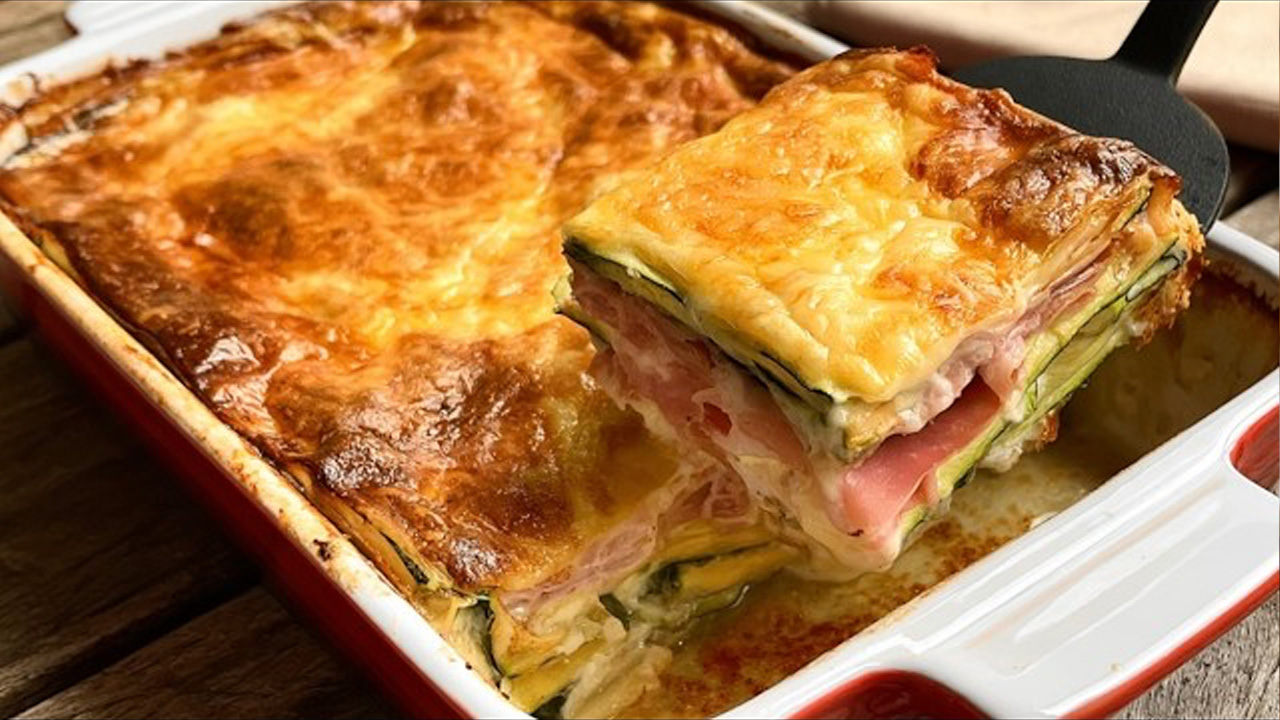 The best zucchini casserole! So easy, cheesy and delicious, everyone ...
