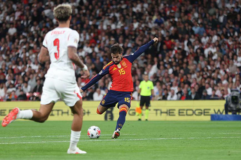 Álex Baena anotó poco después de entrar al campo. | Rob Newell/CameraSport/Getty Images