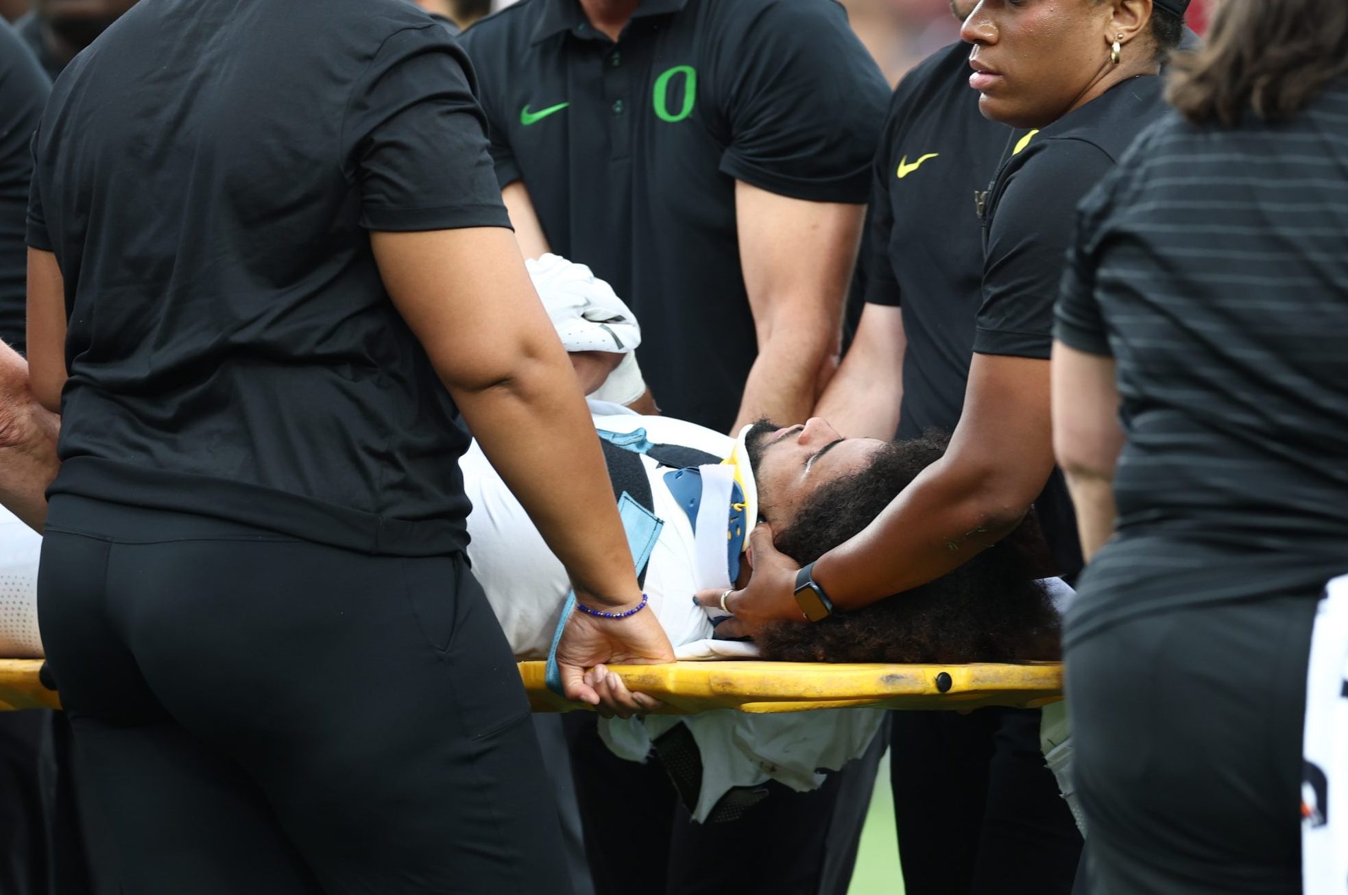Oregon QB Dante Moore carted off field after scary hit to the head