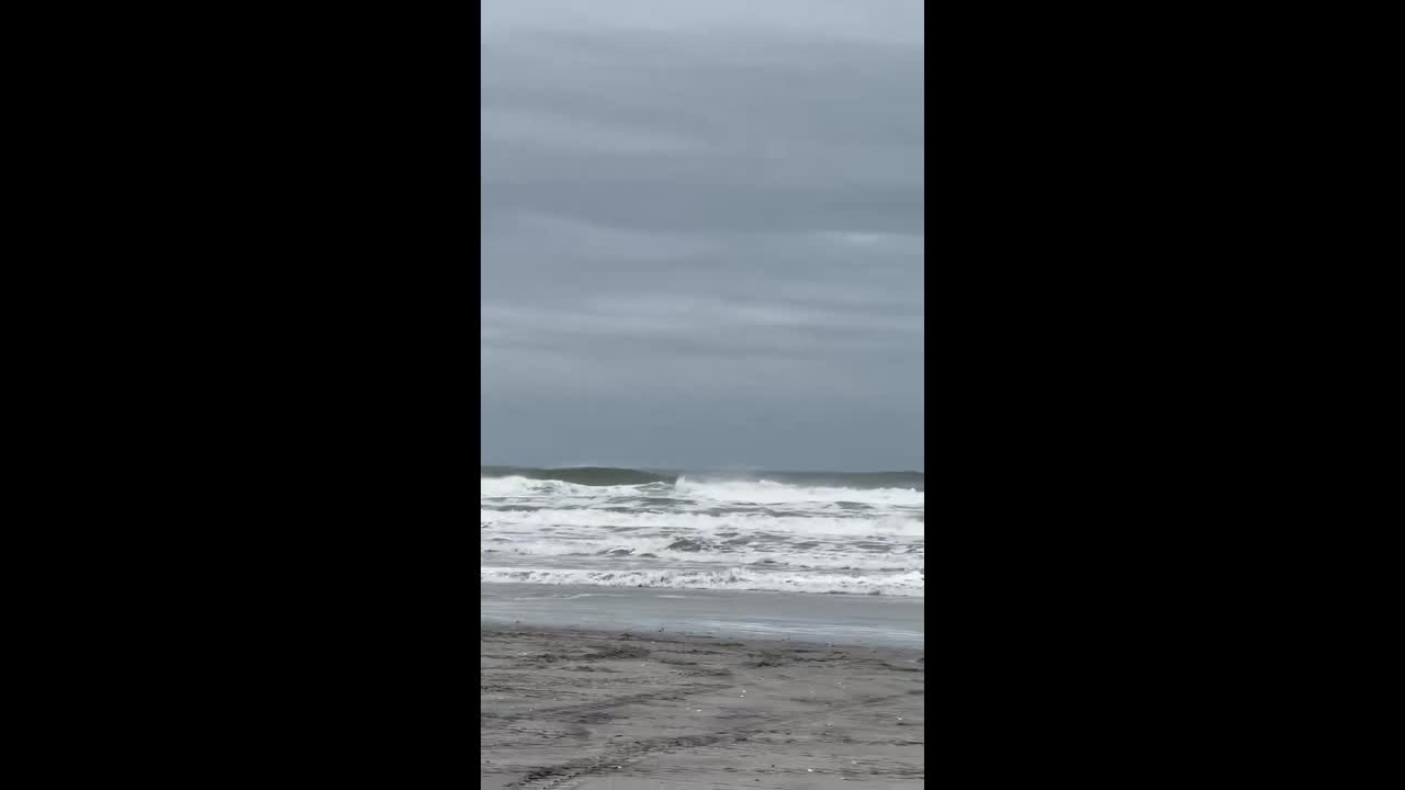 Rising tide and rough surf batter Wildwood shoreline during nor’easter ...