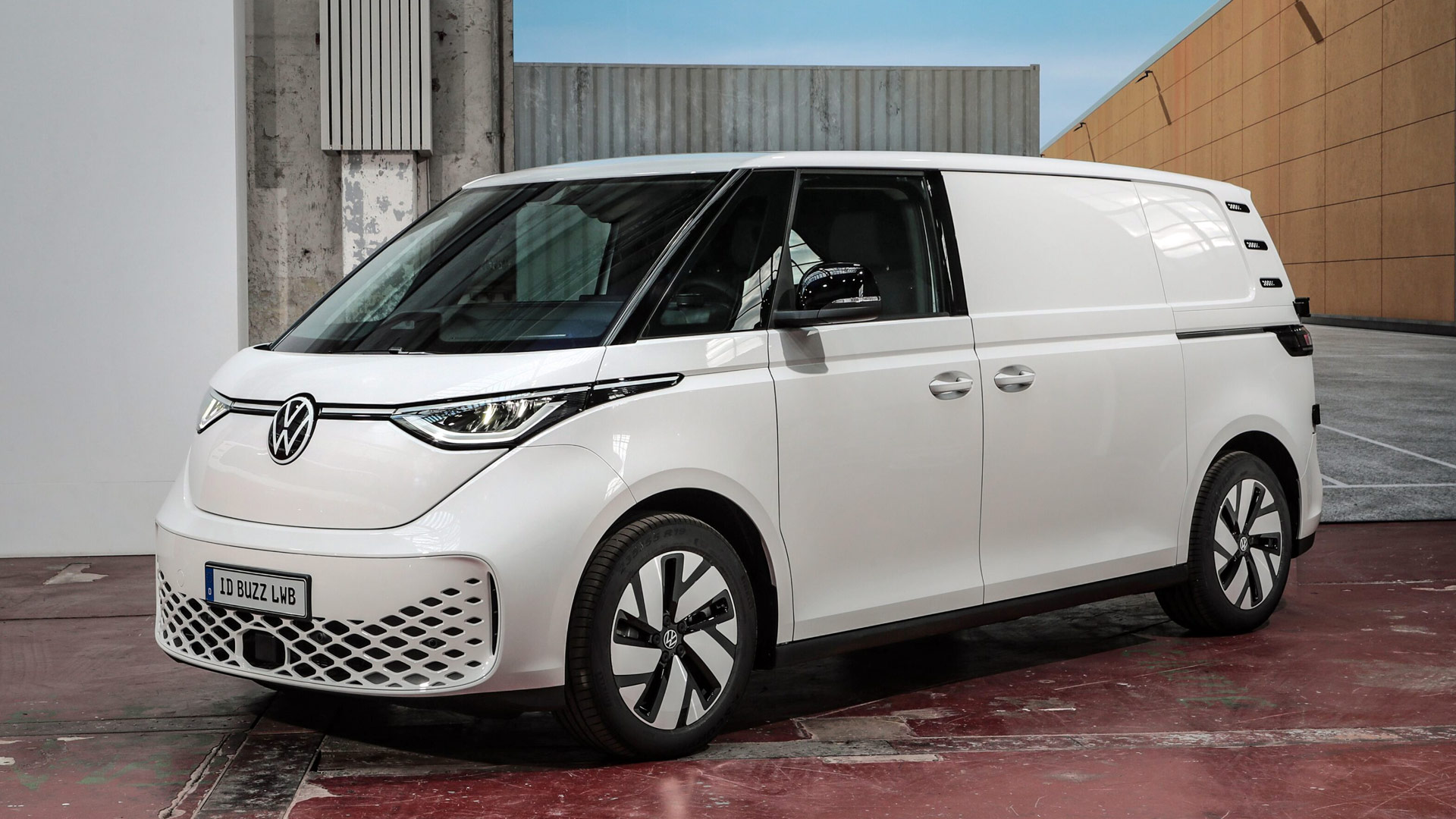 Volkswagen reveals extended wheelbase ID. Buzz cargo van