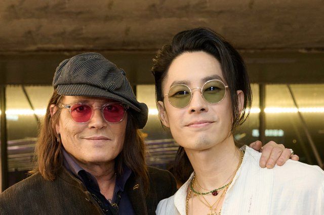 Van Ness Wu meets Johnny Depp at his art exhibition in Shanghai