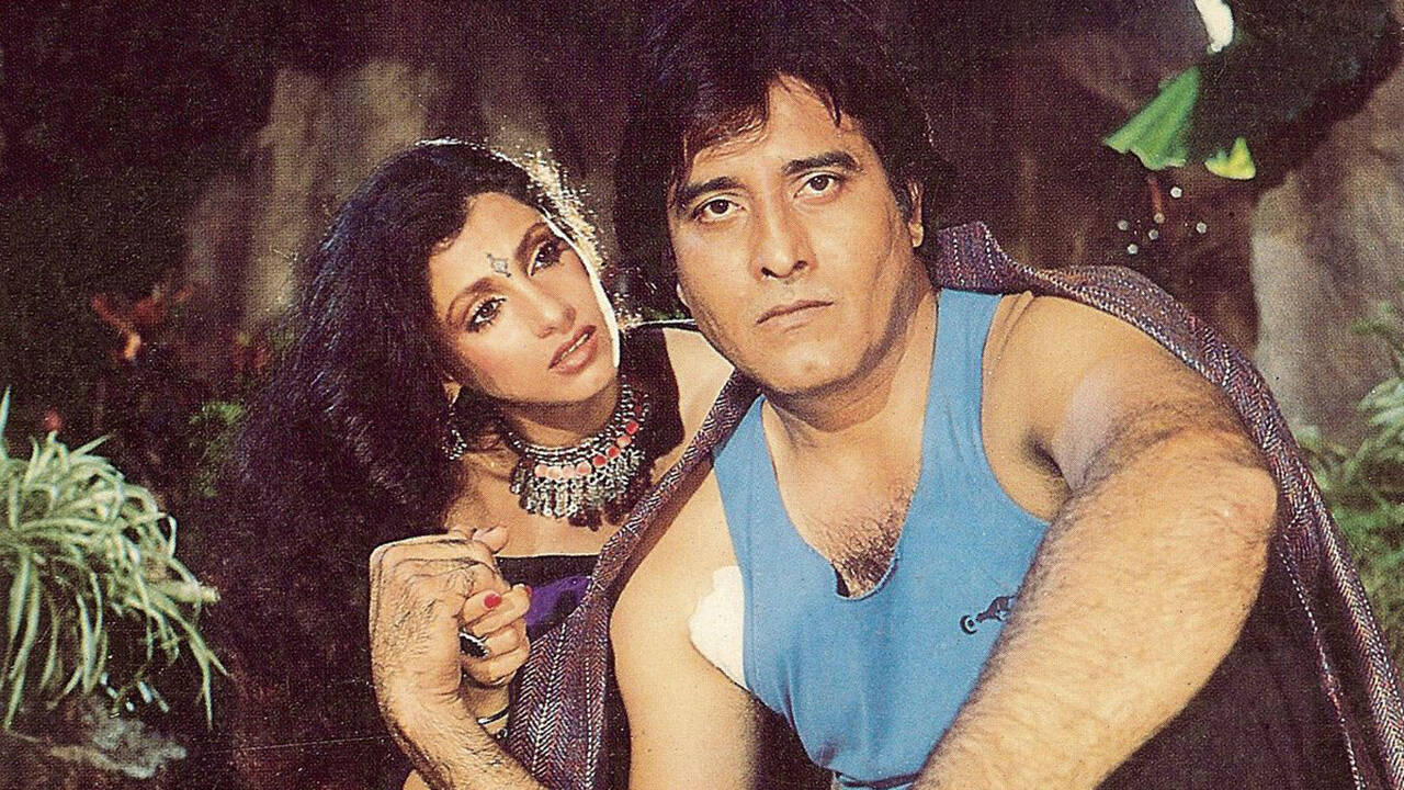 Vinod Khanna once allegedly continued kissing Dimple Kapadia even after ...