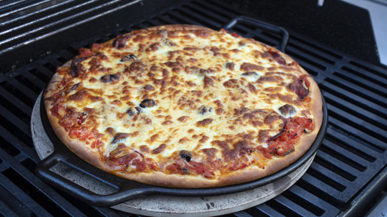 The absolute best type of pizza dough for grilling pizza