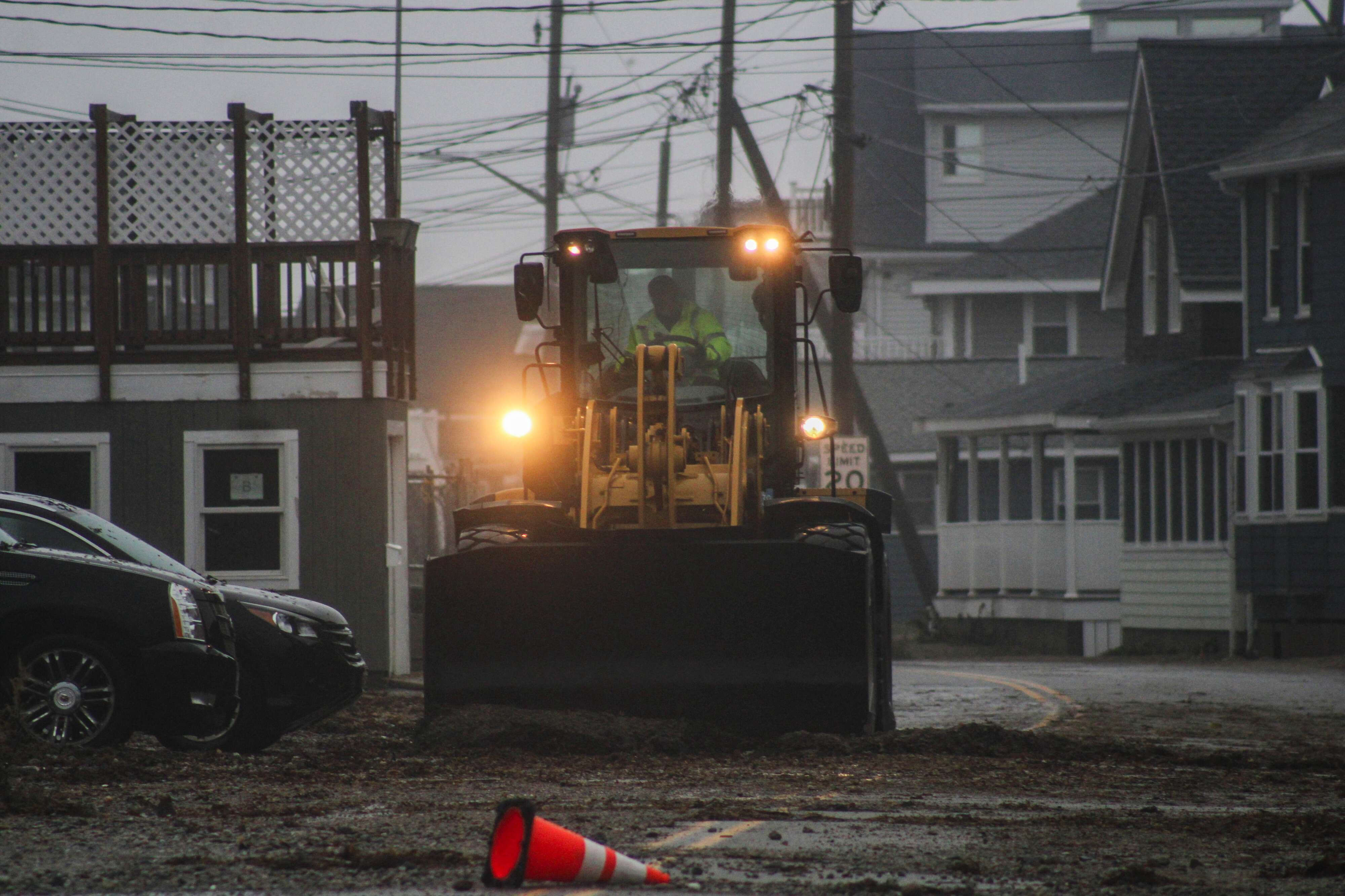 Live updates: Nor'easter lingers Sunday with flood watches, rain and heavy winds