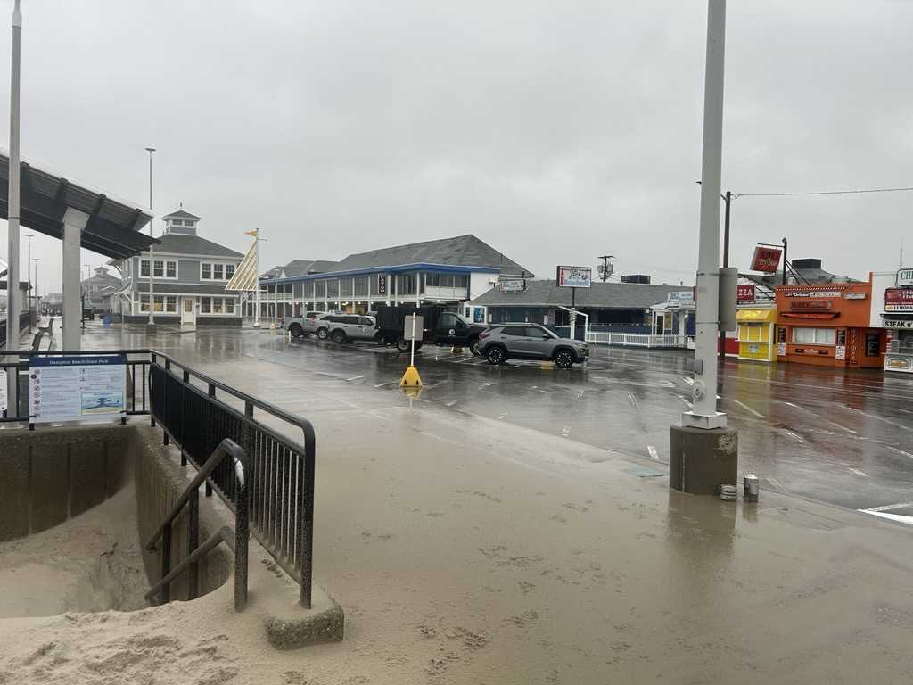 Seacoast communities hunker down as nor'easter moves through the state