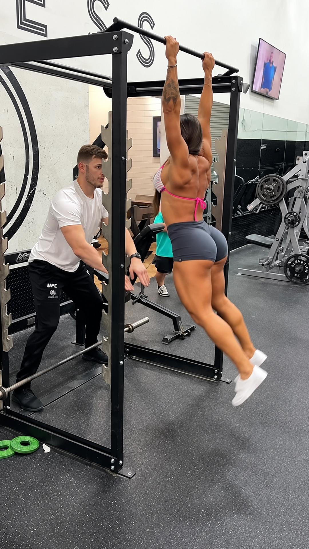Classic gym fail lands a guy in a very awkward spot