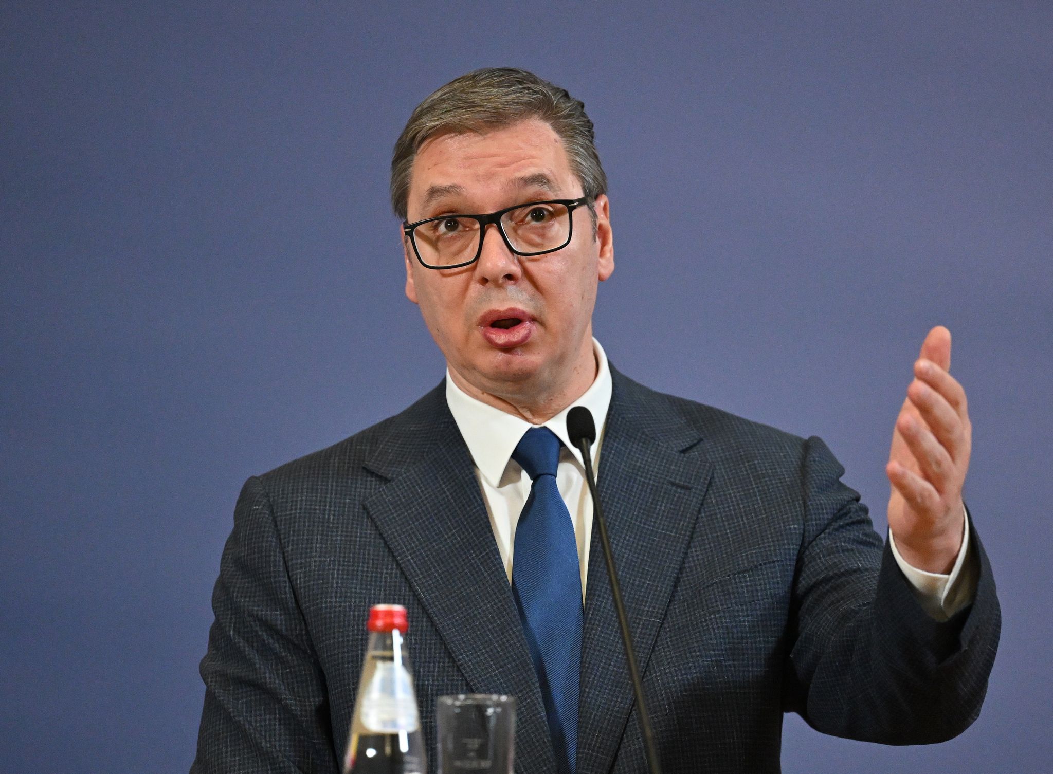 Serbian President Vučić steps down