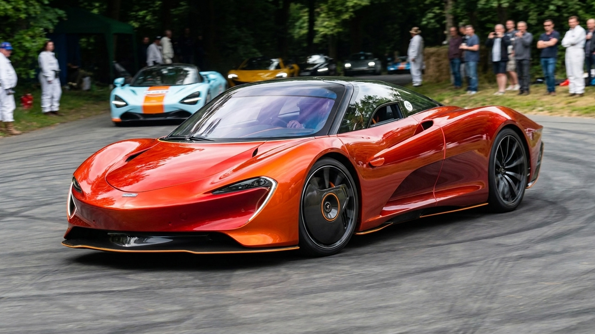McLaren Speedtail sweeps through the course at speed