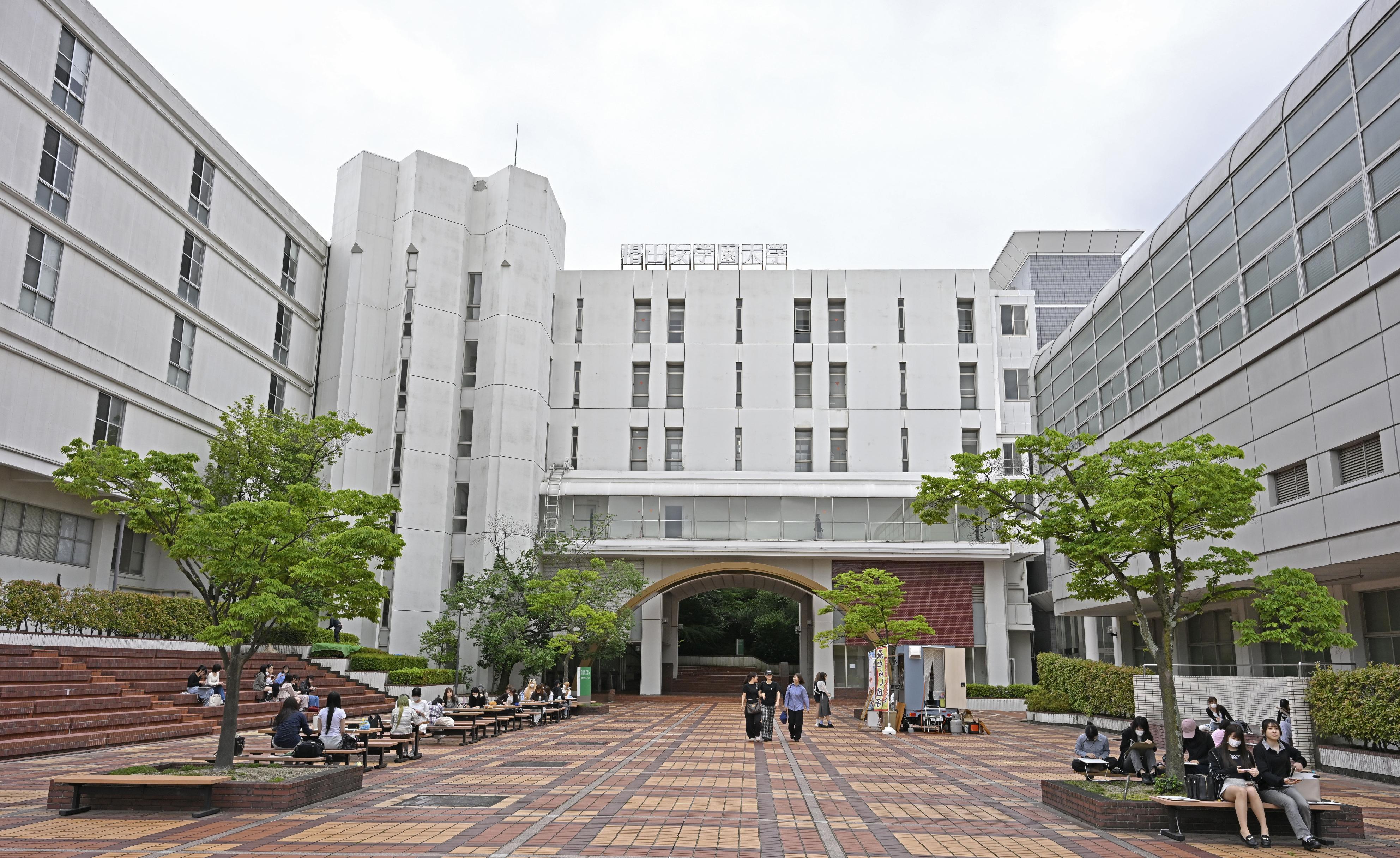 Schools buck coed trend to remain as women's universities in Japan