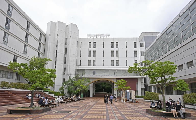 Schools buck coed trend to remain as women's universities in Japan