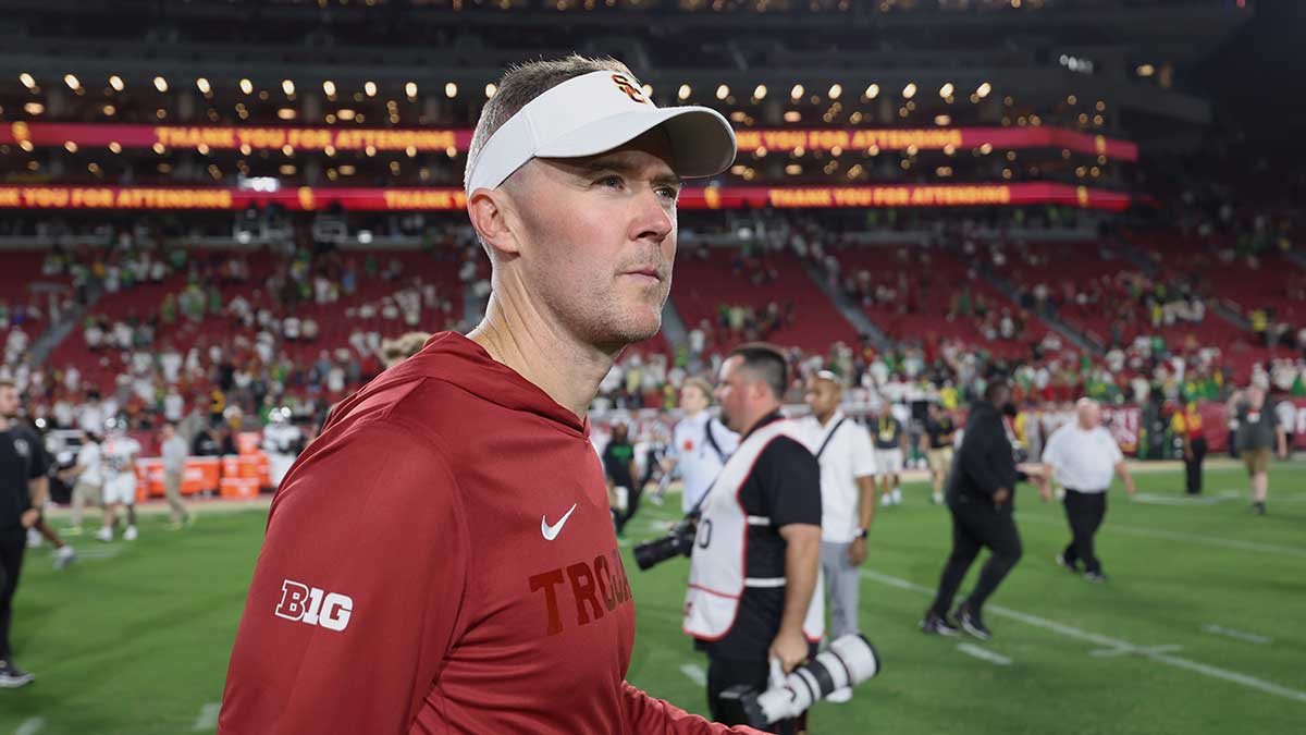 USC fans call for Lincoln Riley’s job after brutal loss to Oregon