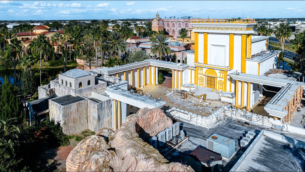 I explored the world's largest abandoned theme park 🌍