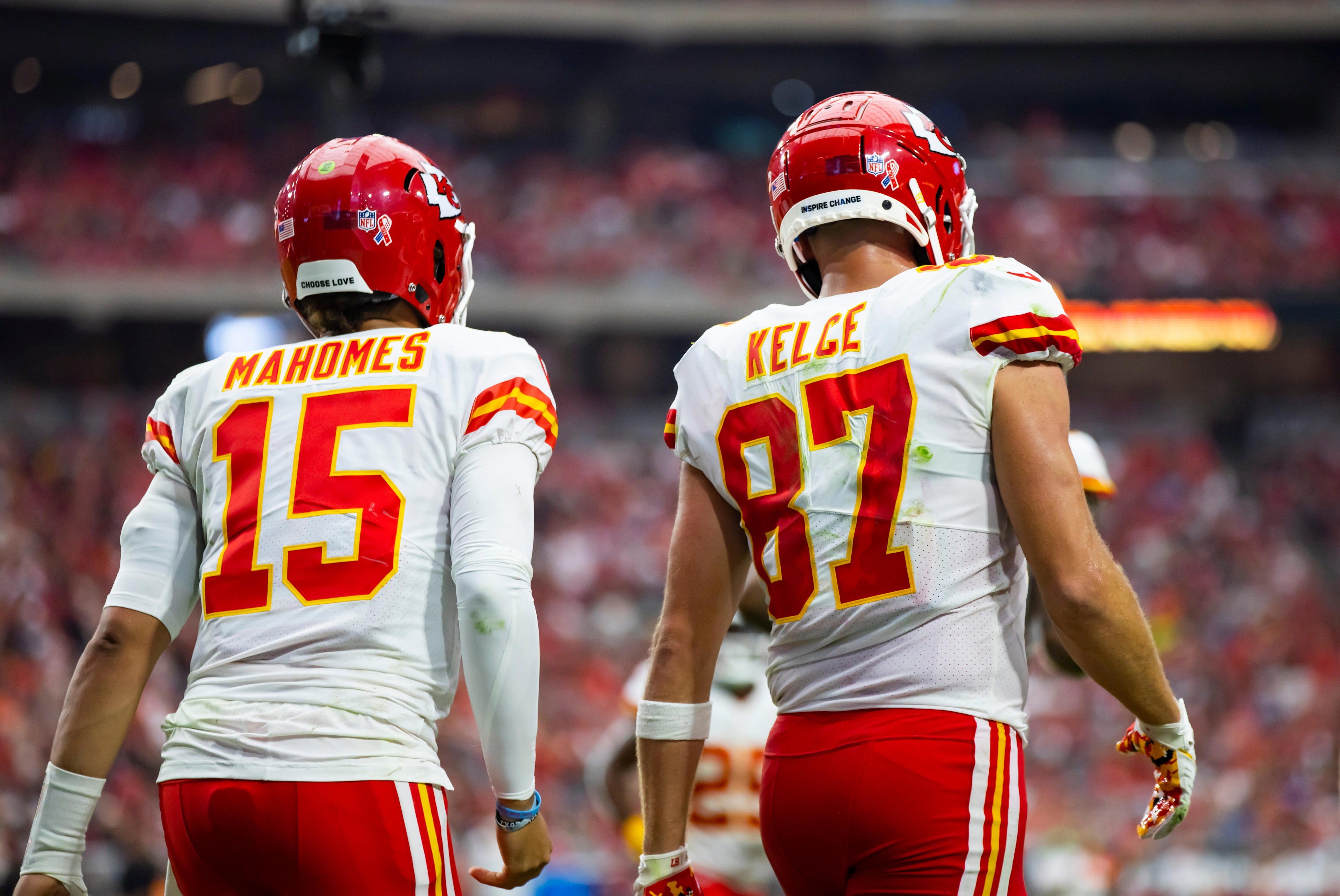 Mahomes, Kelce make stylish entrance at Hard Rock Stadium in Week 3