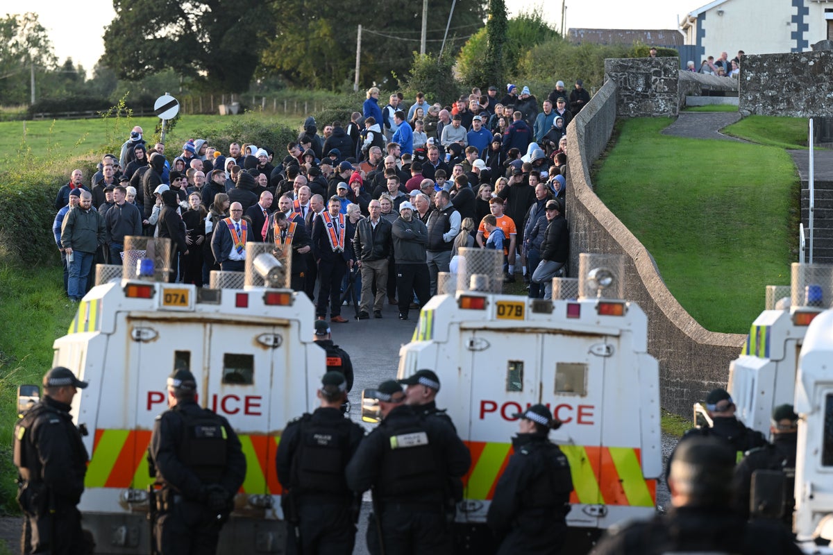 Northern Ireland secretary urges calm amid Drumcree stand-off
