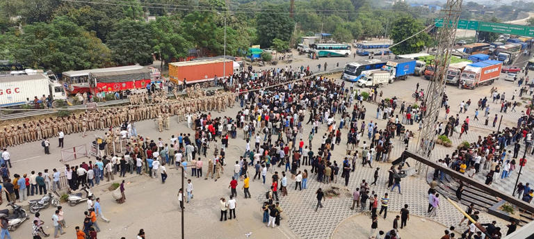 Gridlock continues at LPU as the protestors laid siege Amritsar-New Delhi national highway. Traffic diverted to alternate routes, causing inconvenience to the commuters.